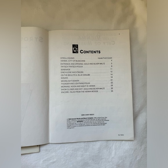 Strolling Strings violin music books - Picture 9 of 11